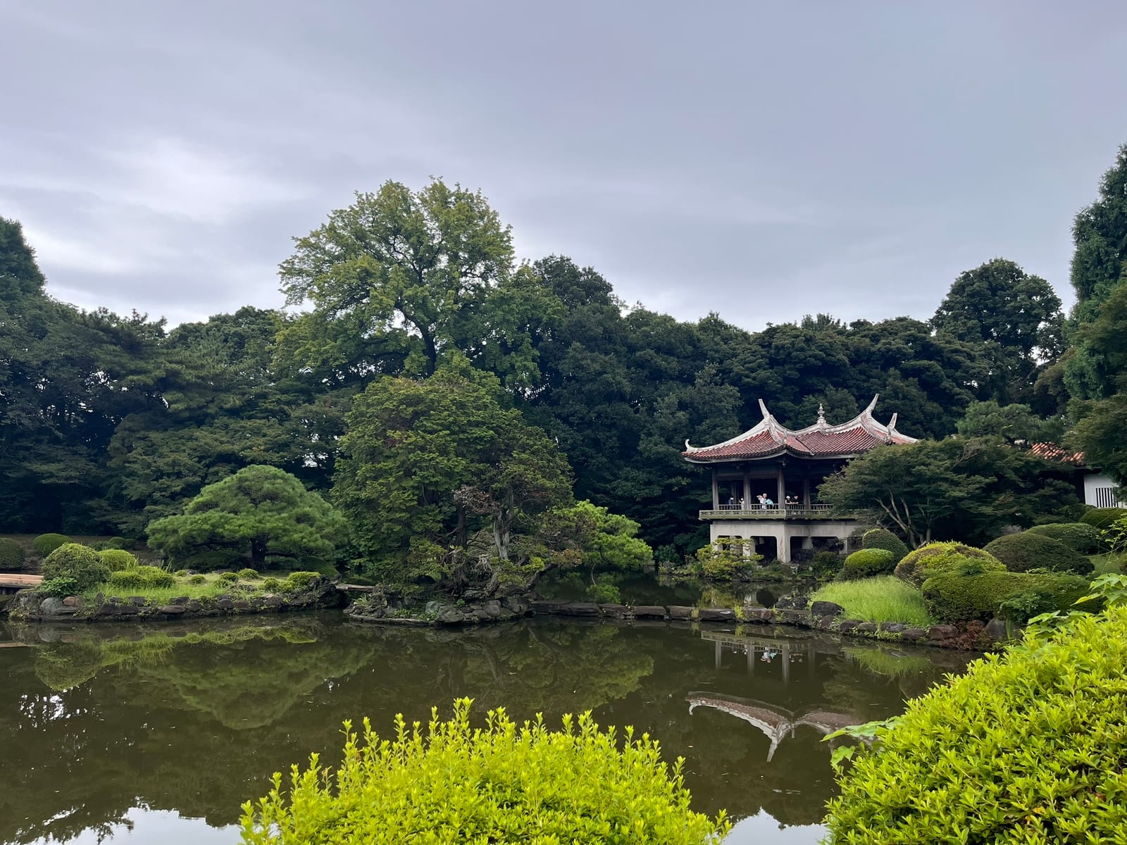 The pond at Shinjuku Gyoen with a pavilion on the far bank